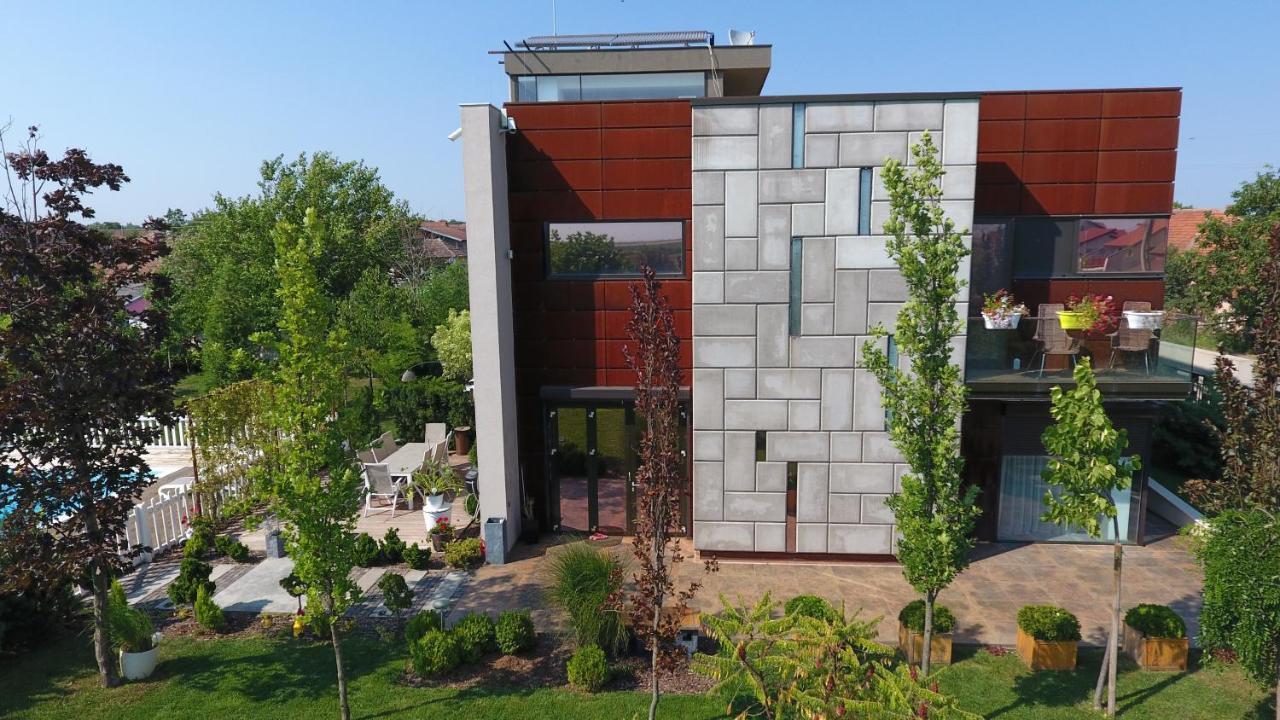 Kubiq Residence Giarmata Exterior photo